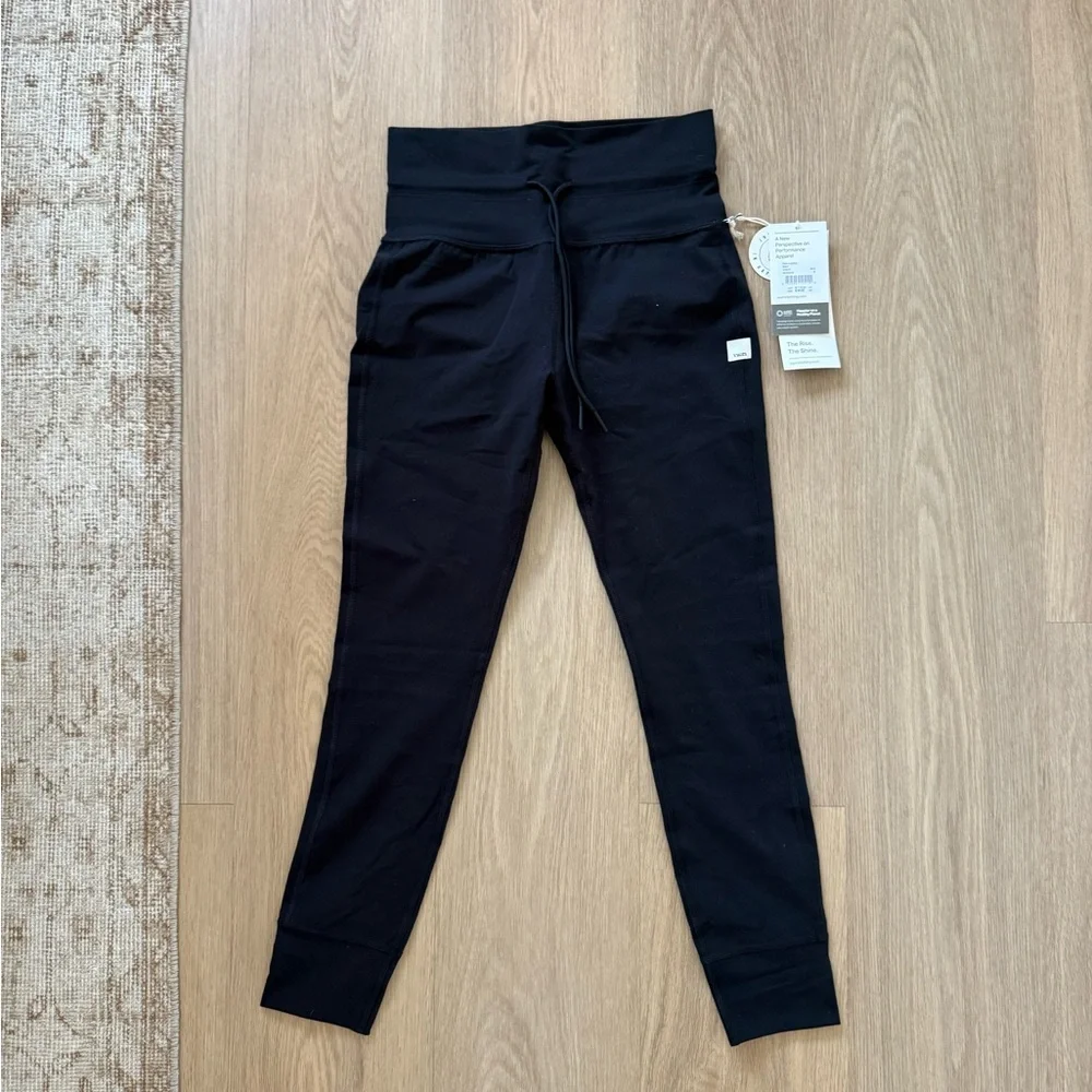 Vuori Women's Black Leggings - Picture 2 of 3